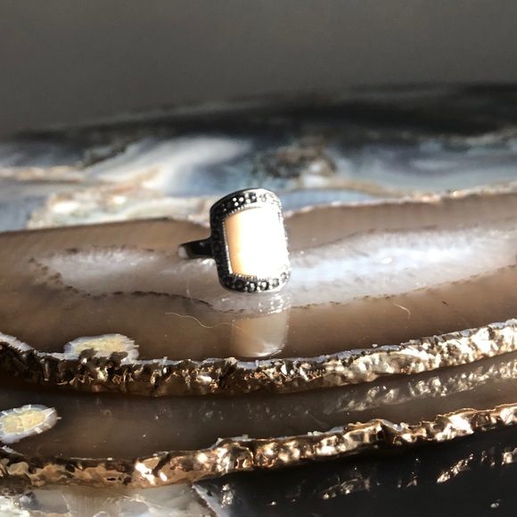 Mother of Pearl marcasite gem stone ring sterling silver vintage sz 9 - Picture 4 of 4